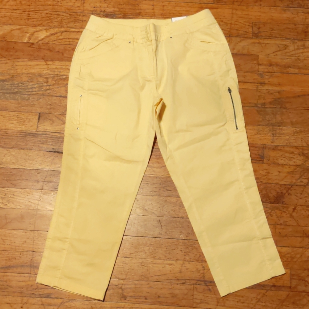 Chico's size 0.5 yellow khaki crop pants
